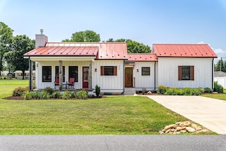 407 14th St, Grottoes, VA 24441