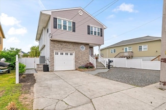 845 Atlantic St, Lindenhurst, NY 11757
