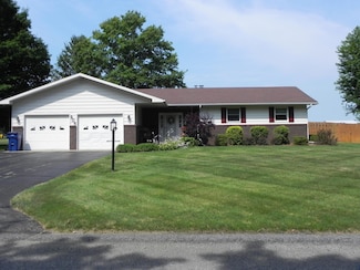 906 Bowman St, Colon, MI 49040