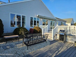 837 Forepeak Dr, Forked River, NJ 08731