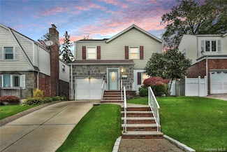 79-27 212th St, Hollis Hills, NY 11364