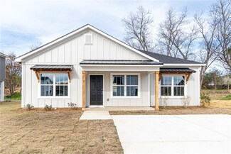 9 Gardner Way, Phenix City, AL 36869