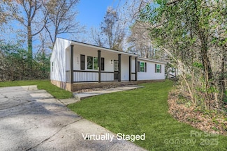 6104 Bridlewood Ln, Charlotte, NC 28215