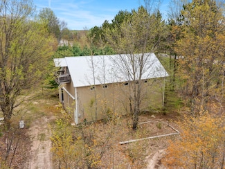 17634 Litzen Rd, Copemish, MI 49625