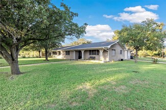 2415 Morris Ln, Bryan, TX 77802