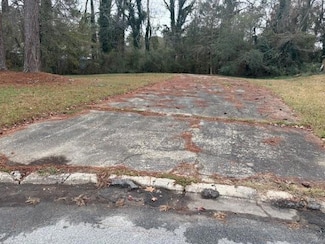 370 Taylor Ct, Riverdale, GA 30274