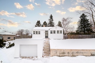 216 1st Ave, Manistee, MI 49660