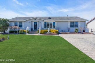 9 Parkview Way, Englishtown, NJ 07726