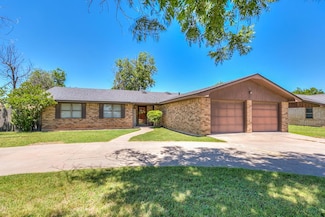 906 Country Club Rd, Ballinger, TX 76821