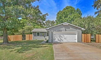 2 Tradewind Ct, Valley Center, KS 67147