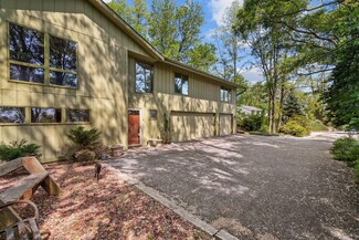 2933 State St, Chesterton, IN 46304