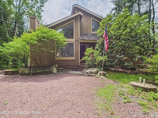 206 Little Pond Cir, Pocono Pines, PA 18350