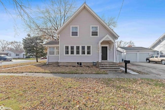 17 S 13th St, Clear Lake, IA 50428