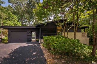 46 Hillcrest Dr, Carbondale, IL 62901