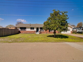 724 N 3rd Ave, Stroud, OK 74079