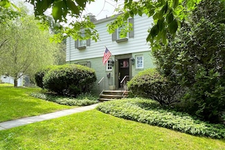 200 Hemlock Rd, New Haven, CT 06515