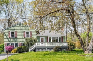15 Birchwood Dr, Rhinebeck, NY 12572
