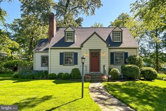 2365 Greenwich St, Falls Church, VA 22046