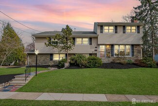 29 Lexington Dr, Metuchen, NJ 08840