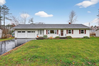 12 Mallett Dr, Topsham, ME 04086