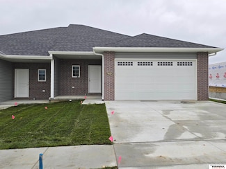 5829 S 94th St, Lincoln, NE 68526