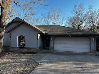 30 Burnham Dr, Bella Vista, AR 72715