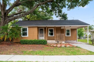 5042 8th St, Zephyrhills, FL 33542