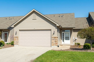 2242 Concord Dr, Sycamore, IL 60178