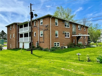 6321 W Quaker St Unit 9, Orchard Park, NY 14127