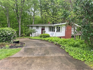 1048 Park Cir, Girard, OH 44420