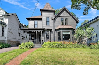 428 6th St S, Stillwater, MN 55082