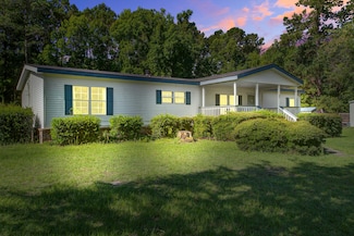 663 Barn Rd, Bonneau, SC 29431