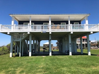761 Bolivar Dunes Blvd, Bolivar Peninsula, TX 77650