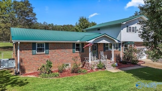 195 Willow Lake Cir, Guntersville, AL 35976