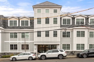 425 Lagrange St Unit 107, West Roxbury, MA 02132