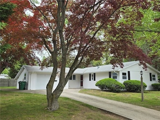 120 Aspinet Dr, Warwick, RI 02888