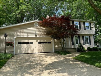 200 Sawmill Run Dr, Canfield, OH 44406
