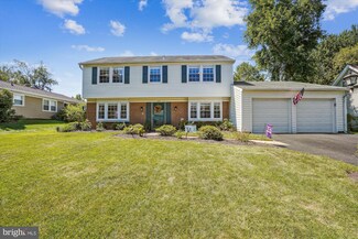 13129 Penndale Ln, Fairfax, VA 22033