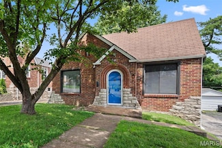 541 Kingston Dr, Saint Louis, MO 63125