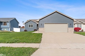 504 Pine Brooke Dr, Clear Lake, IA 50428