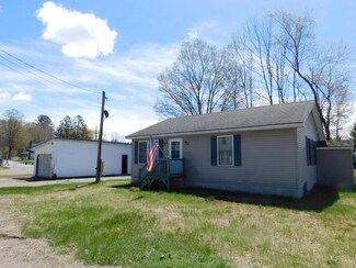 4 Albert St, Milo, ME 04463