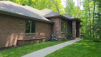 5955 Wood Brook Cir, Little Suamico, WI 54141