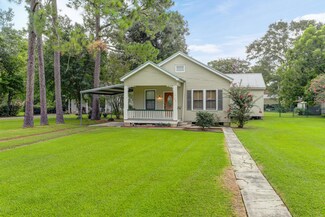 1716 Flory St, Jeanerette, LA 70544