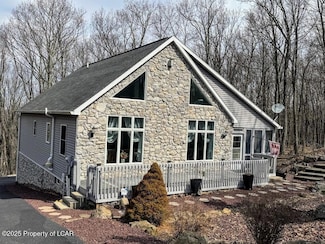 471 Turnberry Ln, Hazleton, PA 18202