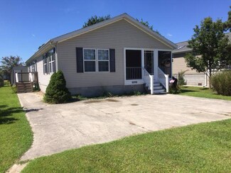 8206 Seahorse Dr, Chincoteague Island, VA 23336