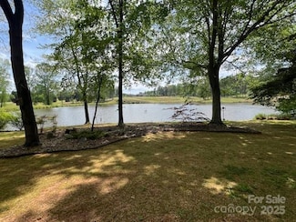 616 Indian Wells Cir, Lexington, NC 27295