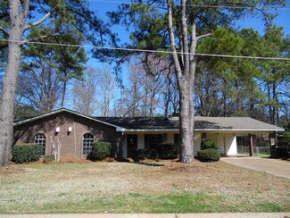 1210 Greenbriar St, Jackson, MS 39211