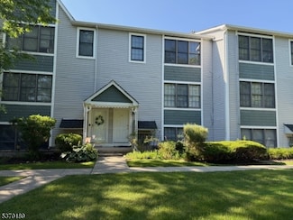 112 Heritage Ln Unit B11, Hamburg, NJ 07419