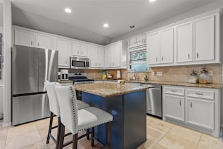 108 Golfview Ct, Montgomery, TX 77356