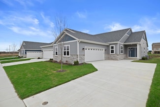 1596 Weston Ridge Rd, Oconomowoc, WI 53066